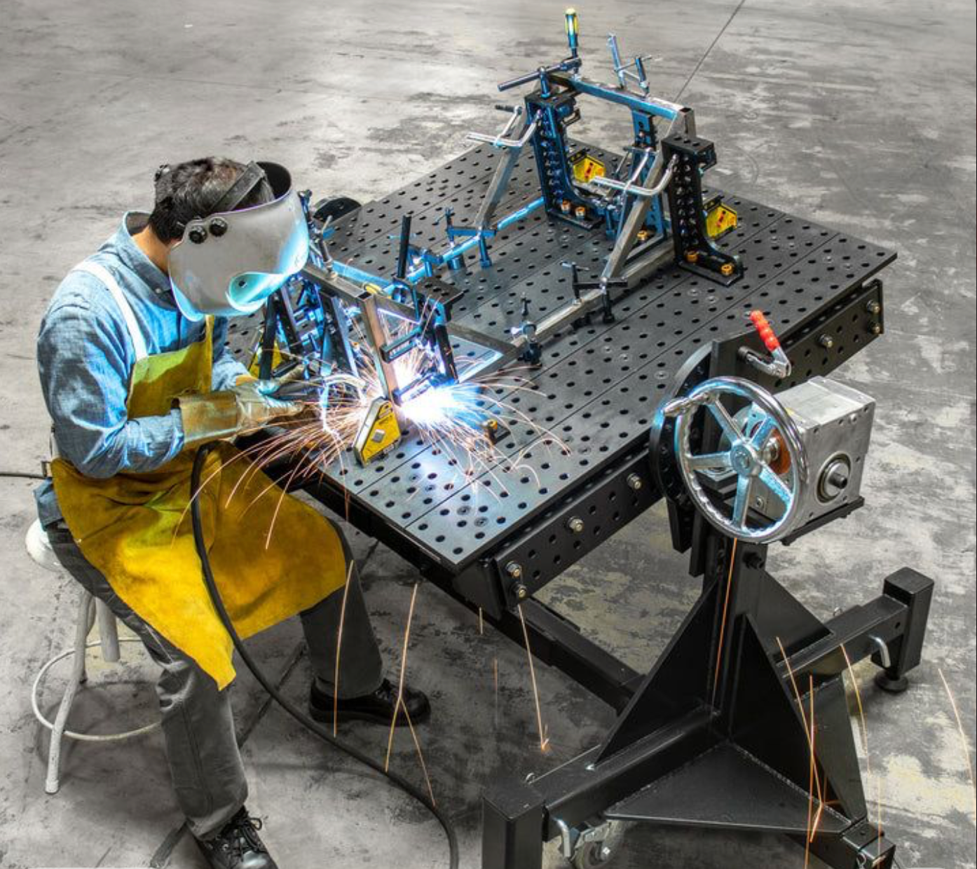 Fibre laser cutting a profile from sheet